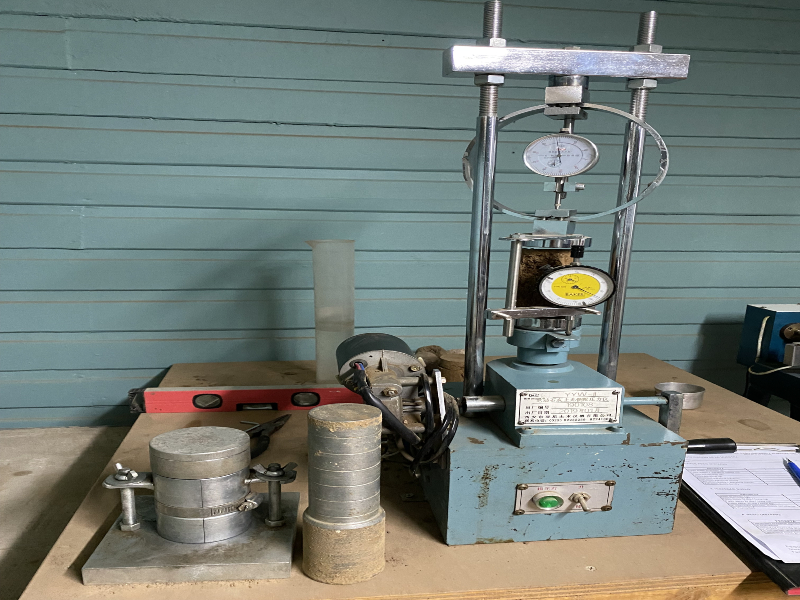 Laboratory equipment - soil resistance testing